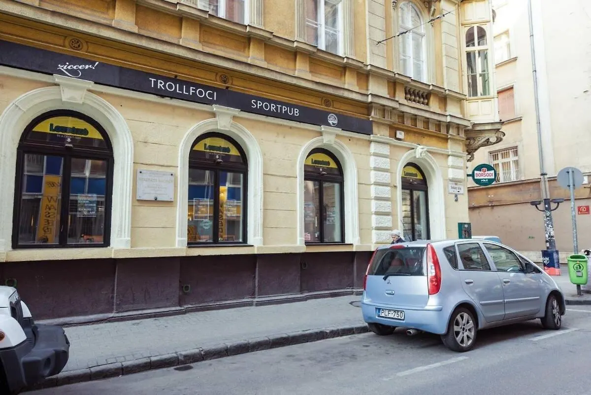 New Home With Aircon At Great Location Budapeste 0*,  Hungria