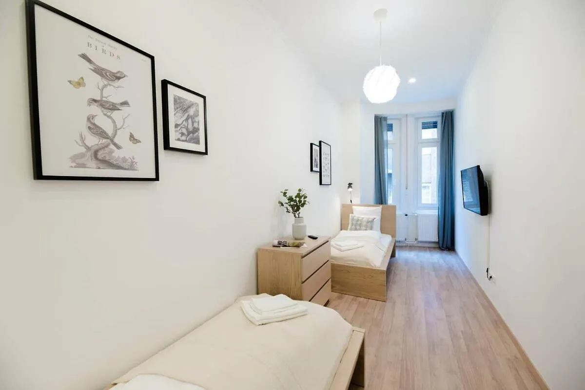 New Home With Aircon At Great Location Budapeste 0*,