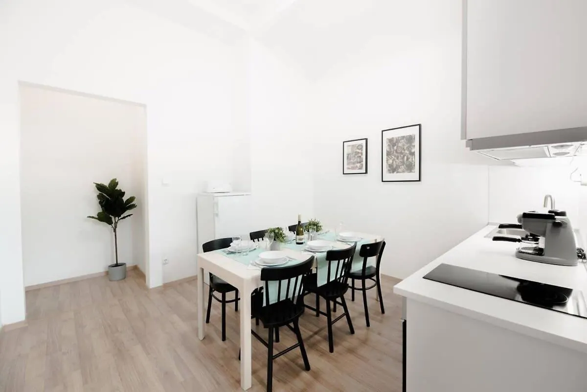 New Home With Aircon At Great Location Budapeste Apartamento