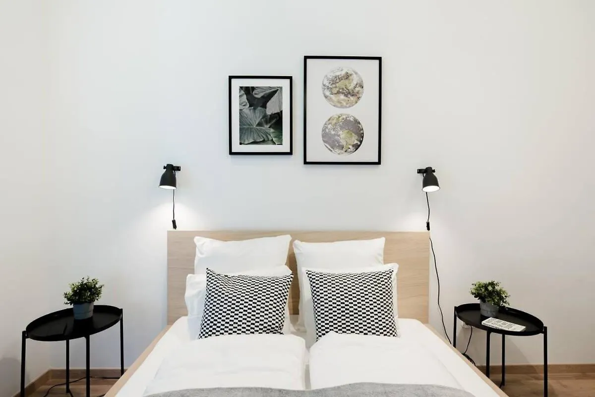 New Home With Aircon At Great Location Budapeste