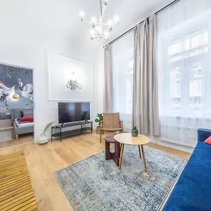 Ruby 3-bedroom Location Apartment