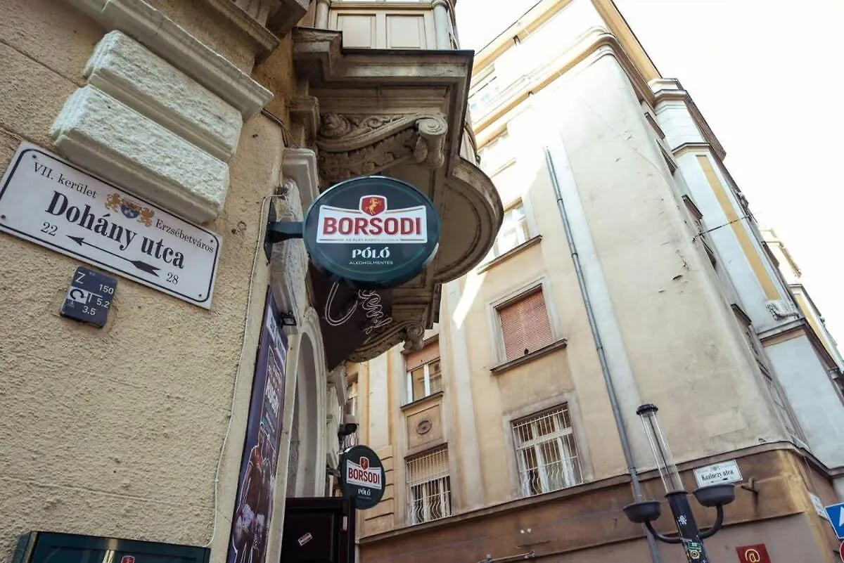 New Home With Aircon At Great Location Budapest Hungary