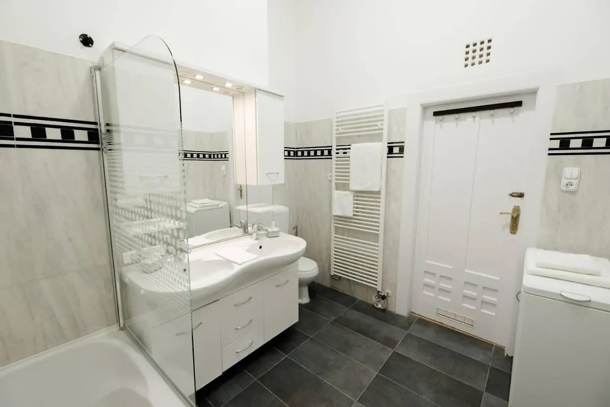 New Home With Aircon At Great Location Budapest Apartment