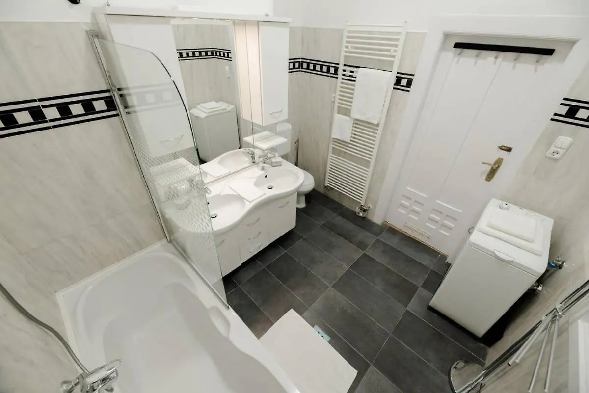 New Home With Aircon At Great Location Budapest Apartment