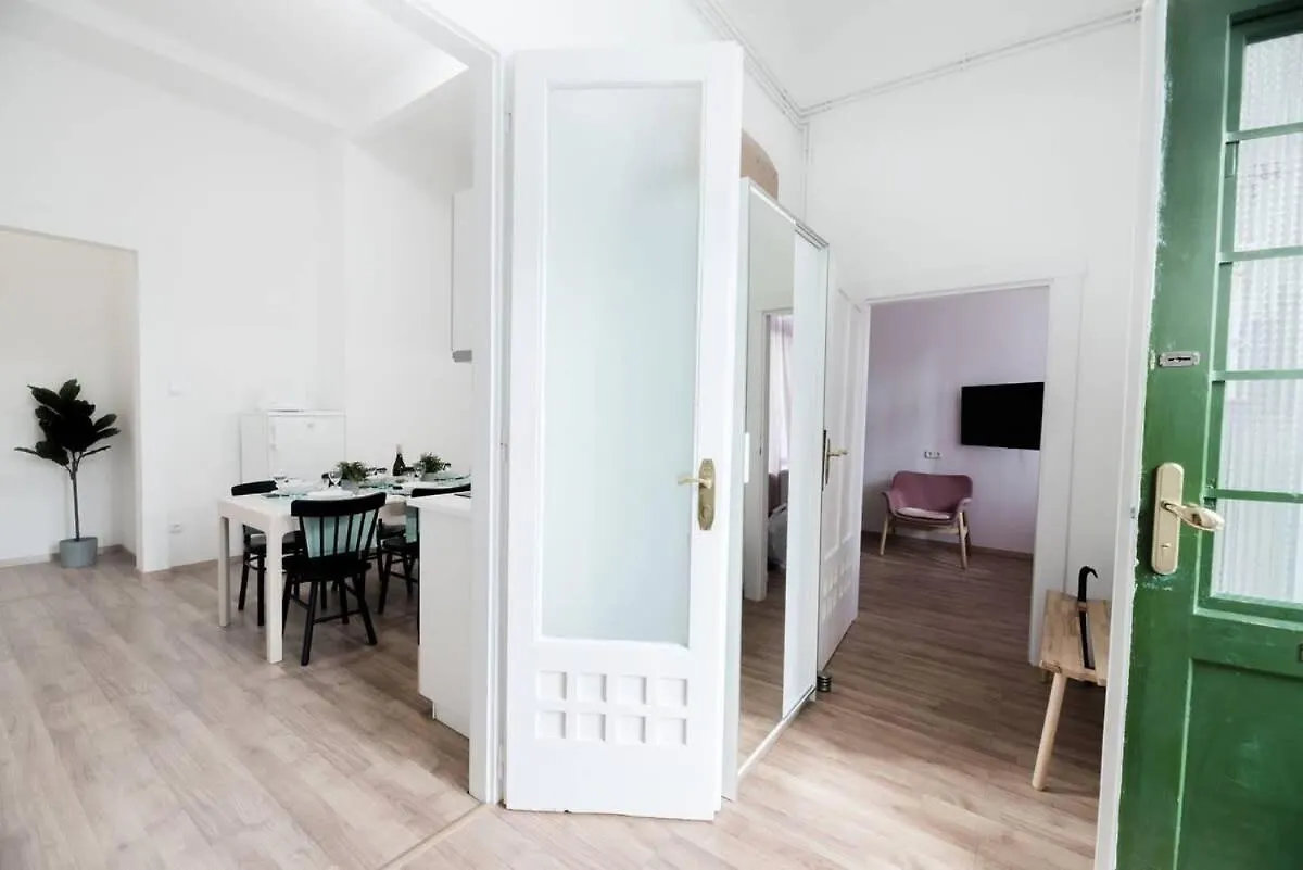New Home With Aircon At Great Location Budapest
