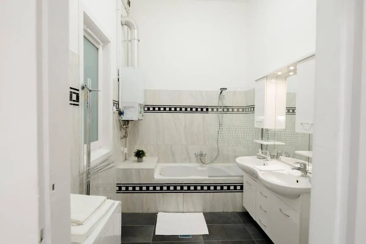 New Home With Aircon At Great Location Budapest