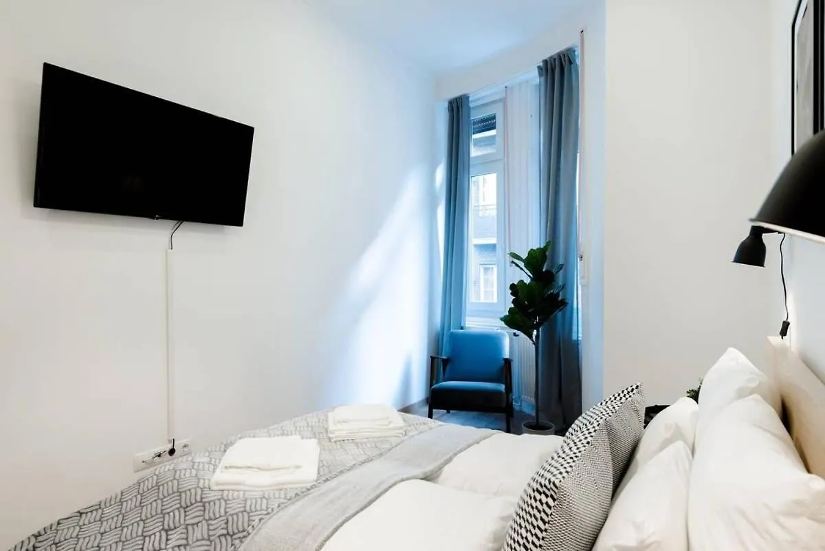 Apartment New Home With Aircon At Great Location Budapest