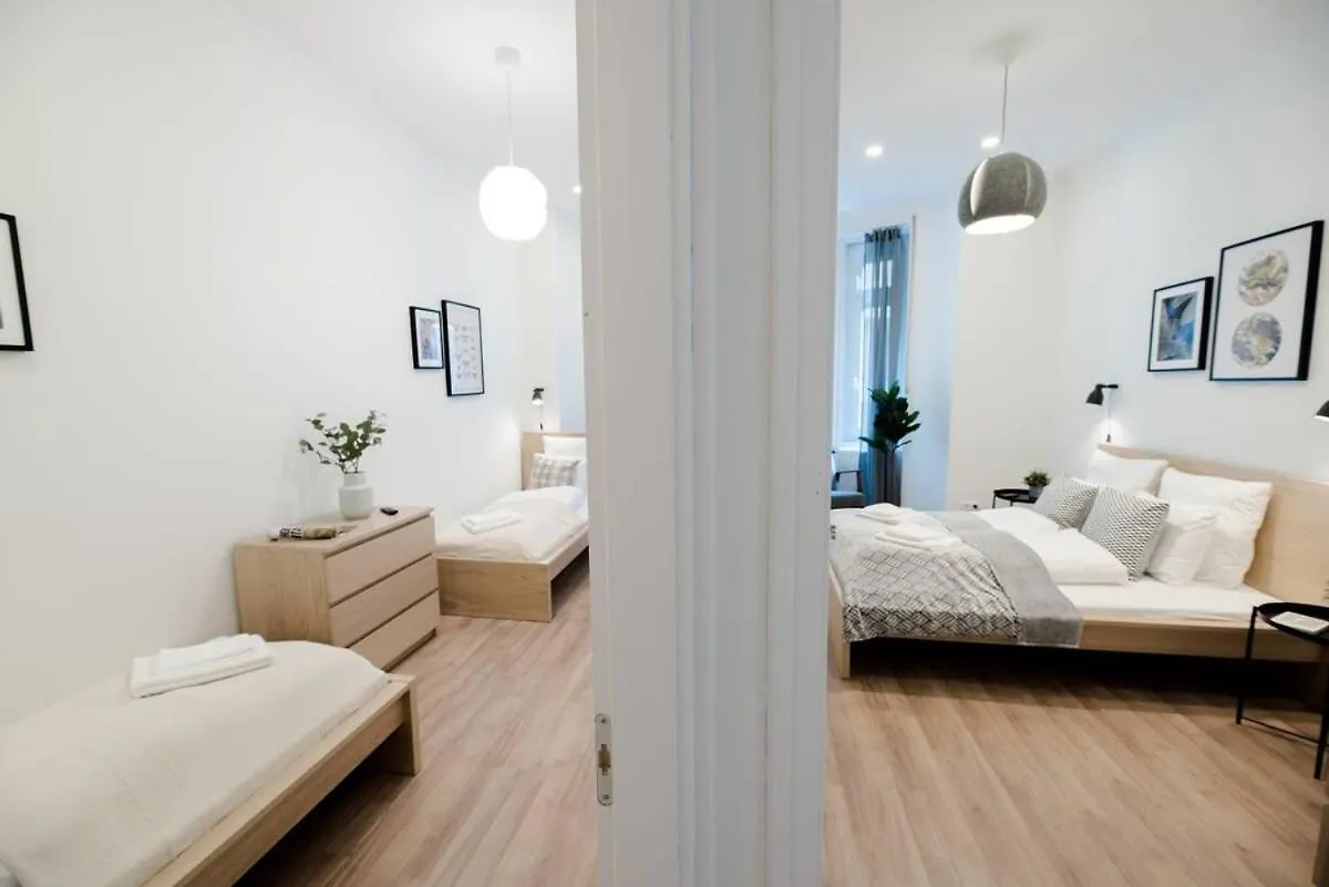 New Home With Aircon At Great Location Budapest Apartment