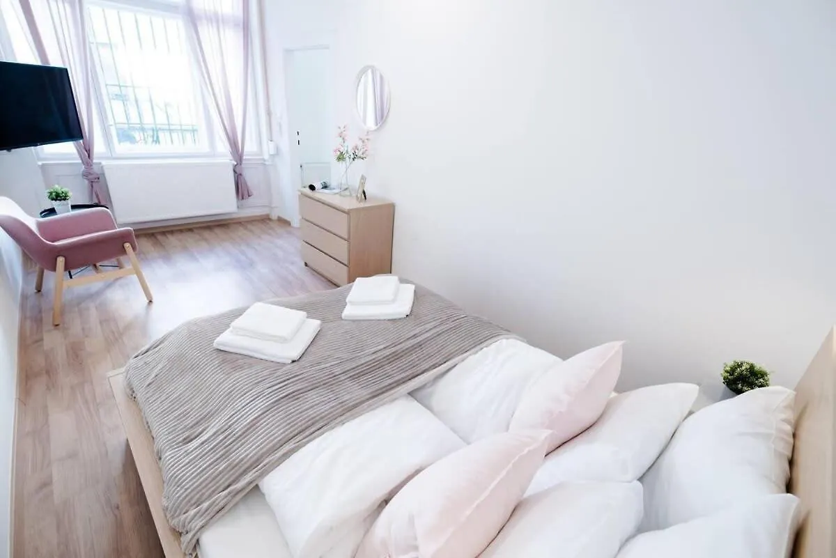 New Home With Aircon At Great Location Budapest 0*,