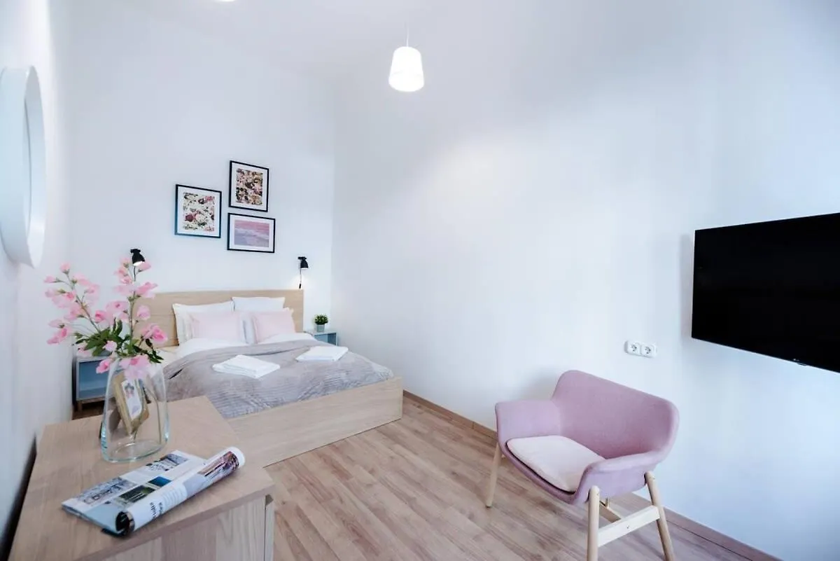 New Home With Aircon At Great Location Budapest 0*,