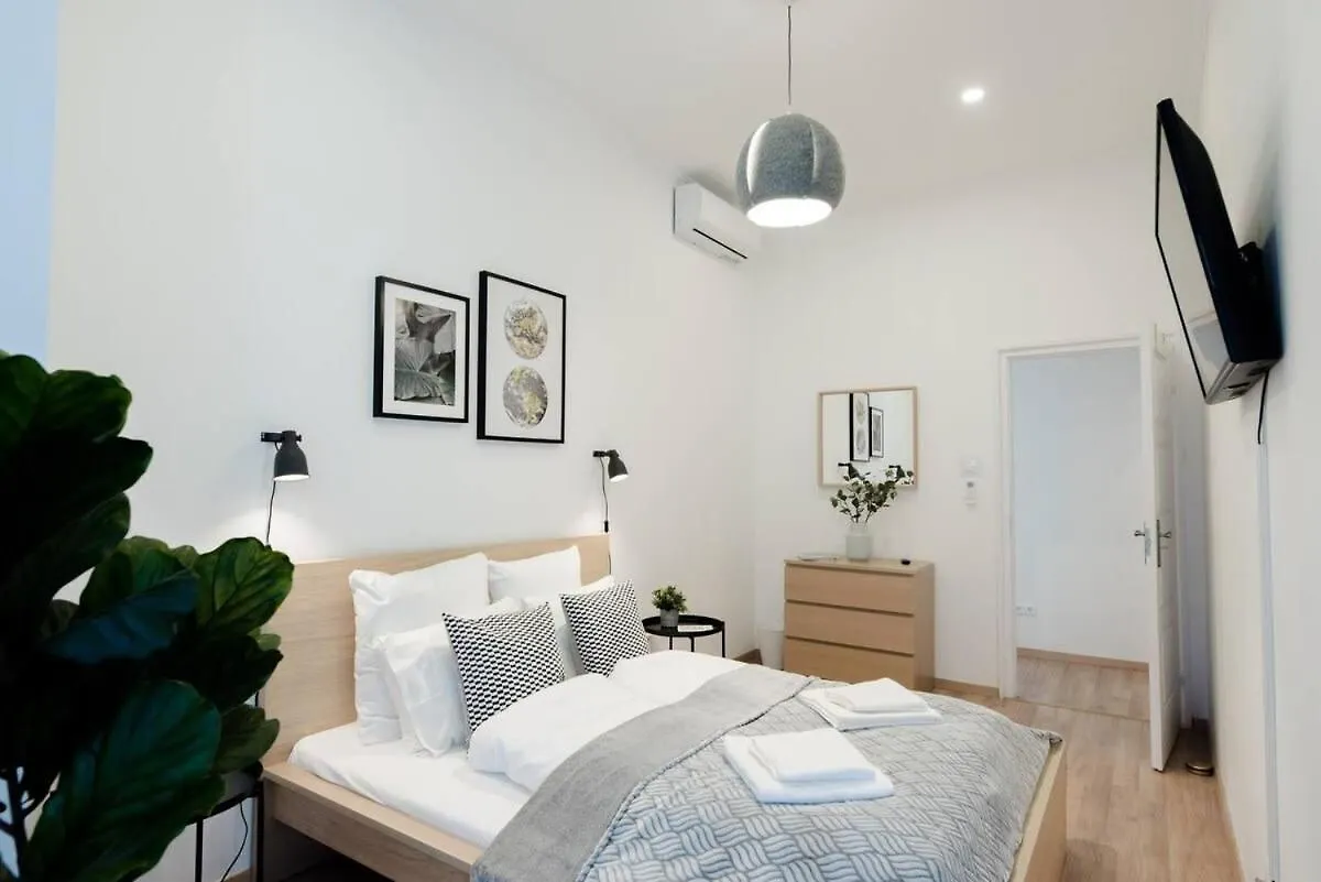 New Home With Aircon At Great Location Budapest Hungary